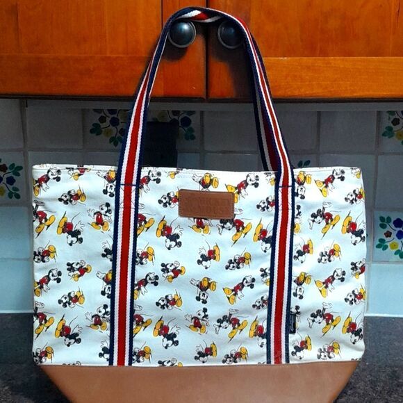 Disneyland Hong Kong Totebag...NEW - Picture 1 of 7